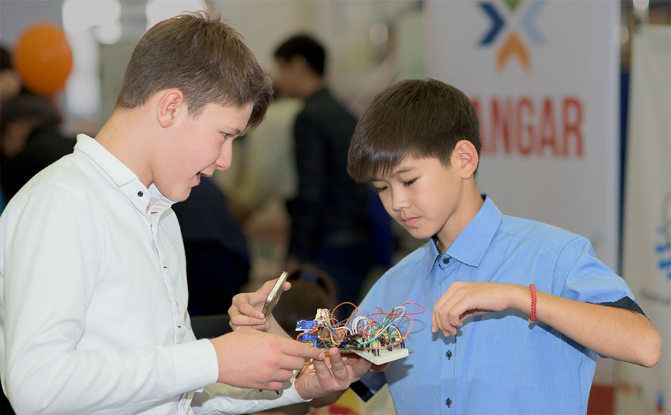 What Communities in Kazakhstan Can Learn from Robot Battles Hero Image