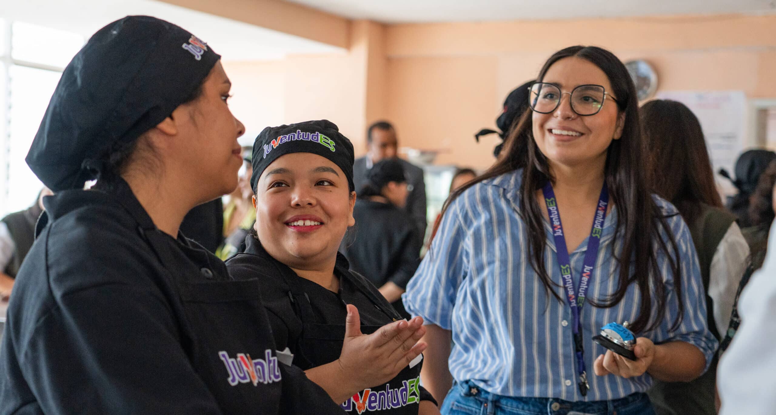 Youth participants in JuventuedES, a youth workforce development program, greet donors and partners during the International Youth Foundation's Learning Journey in Mexico City.